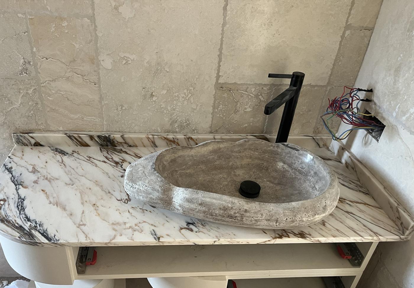 Mermer lavabo tezgâhı uygulaması